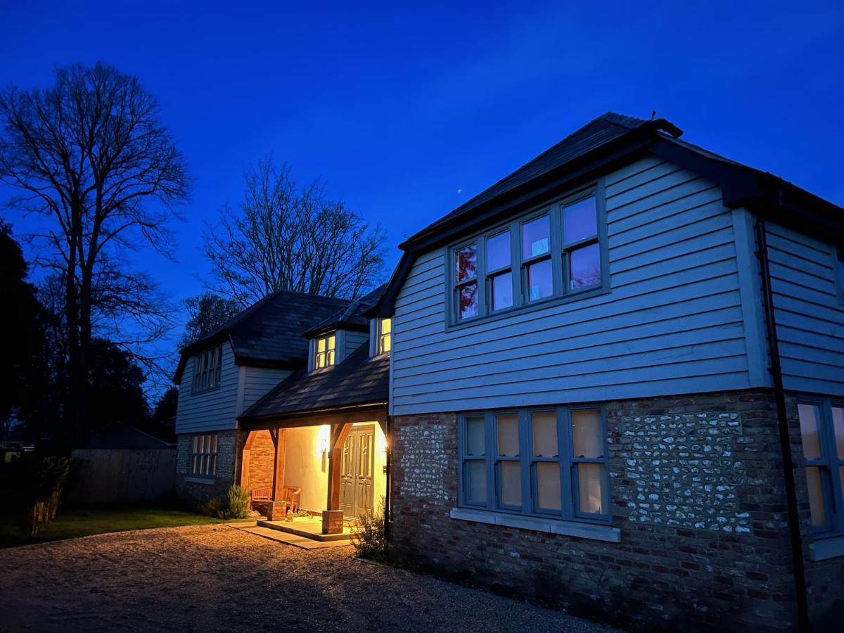 לינה וארוחת בוקר צ'יצ'סטר Flint House - Goodwood Events מראה חיצוני תמונה